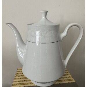 CROWN MING Coffee / Teapot Pot with Lid Royal Palm White Etched Design T4